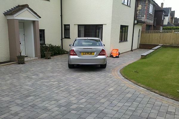 Gravel drives in Emmer Green, Reading, Berkshire by your friendly local builders